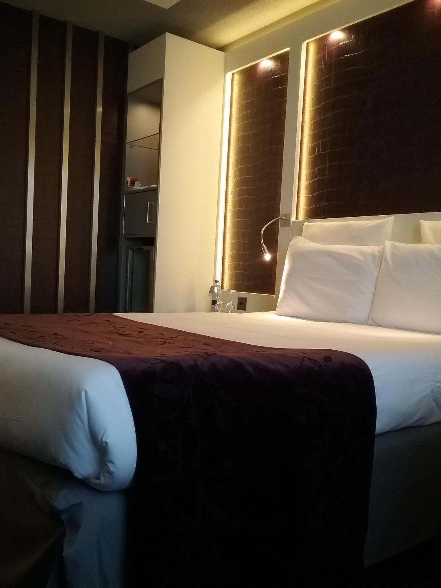 Mercure Biel Bilik gambar